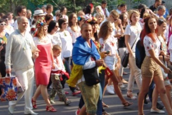 В Николаеве ко Дню Независимости провели парад вышиванок (ФОТОРЕПОРТАЖ)