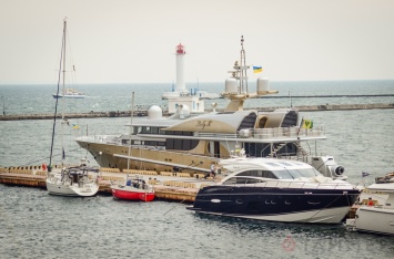 В Одесском порту пришвартовалась бывшая яхта Абрамовича за 5 миллионов евро