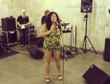 Лолита Милявская устроила концерт в метро