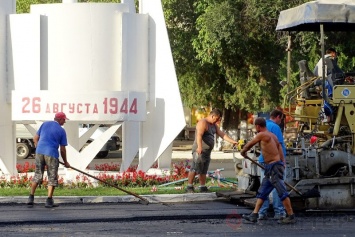 В Измаиле продолжается капитальный ремонт площади Мира