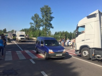 Митингующие разблокировали движение на Жовковской трассе на Львовщине