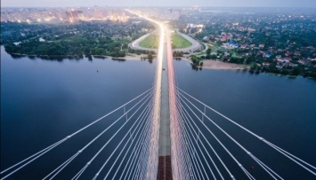 Южный мост в Киеве покрывают новым типом асфальта - на десятилетия