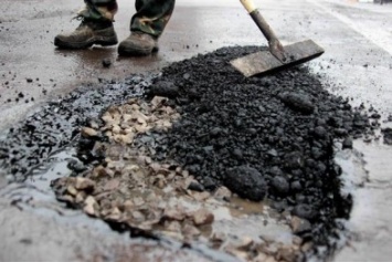Глава Херсонского облсовета предложил жителям Ивановского района самим отремонтировать дороги (фото)