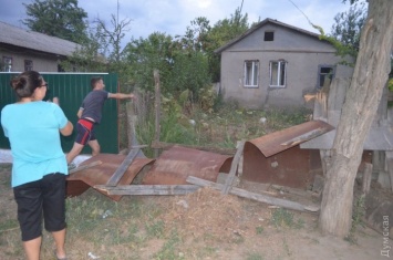 В Лощиновке Одесской области местные жители разгромили несколько домов ромов, - очевидец