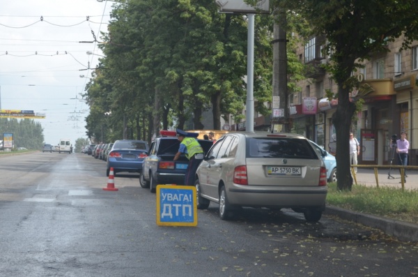 Запорожская ГАИ разыскивает водителя, который сбил двух детей