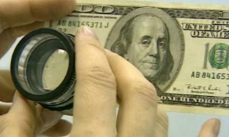 На Днепропетровщине мужчина печатал фальшивые доллары