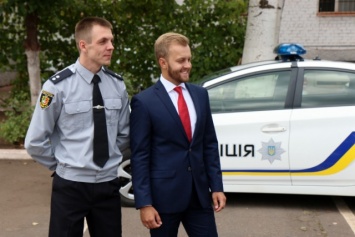 Криворожская патрульная полиция и нардеп Константин Усов презентовали новую учебную программу для детей - «школьный полицейский»