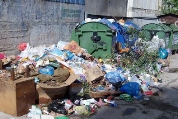 Мэр Симферополя возмущен: Несмотря на выделенные на уборку мусора миллионы, свалки в городе не исчезают