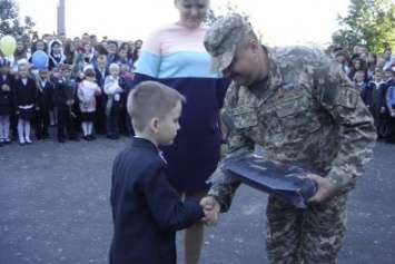 В Сумах первоклассник получил к 1 сентября подарок от Министерства обороны Украины (ФОТО)