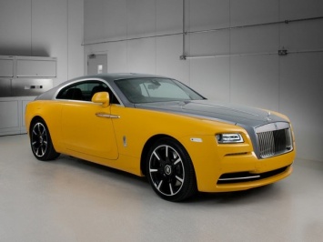 Rolls-Royce создала эксклюзивный автомобиль в золотисто-желтом цвете