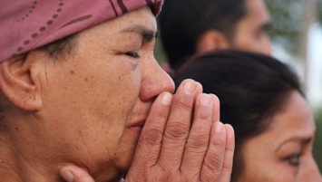 Сотни жителей Самарканда идут на могилу к Исламу Каримову