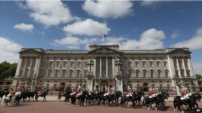 Королева может на время съехать из Букингемского дворца