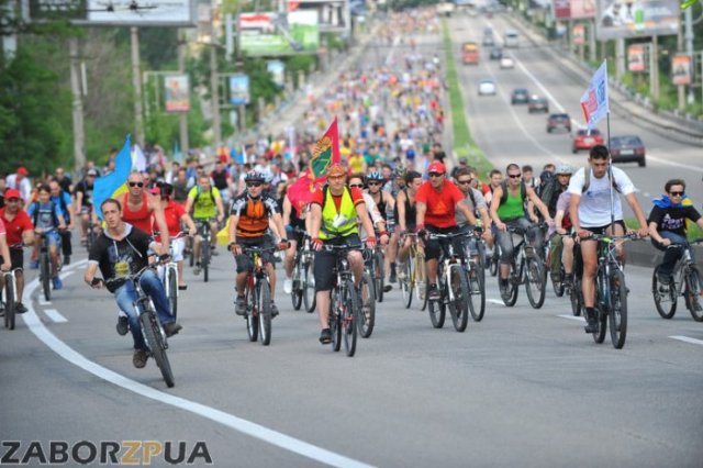 В Запорожье обещают сделать низкие бордюры для велосипедистов