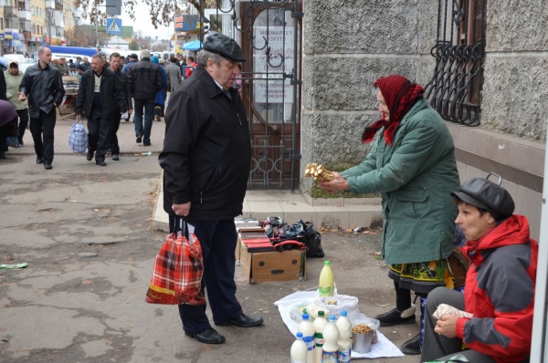 Стихийным торговцам предоставят места на рынках Киева