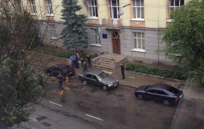 Во Львове взорвалось авто с милиционером