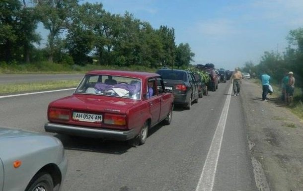 На выездах из Донецка километровые пробки