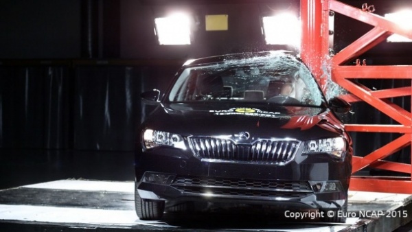 Новая Skoda Superb получила пять звезд в краш-тесте Euro NCAP (видео)