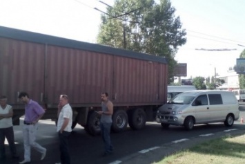 Авария на проспекте Богоявленском в Николаеве: движение в районе автовокзала затруднено (ФОТО)