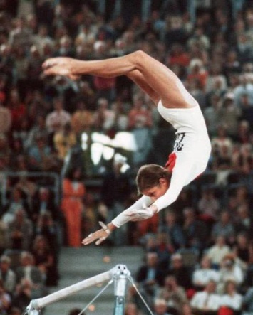 Смертельно опасный трюк, который запретили после того, как его выполнила советская гимнастка