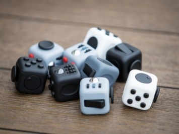 Антистрессовый кубик Fidget Cube собрал 3 миллиона долларов на Kickstarter