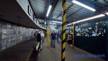 Возле станции метро "Героев Днепра" - протест против застройки