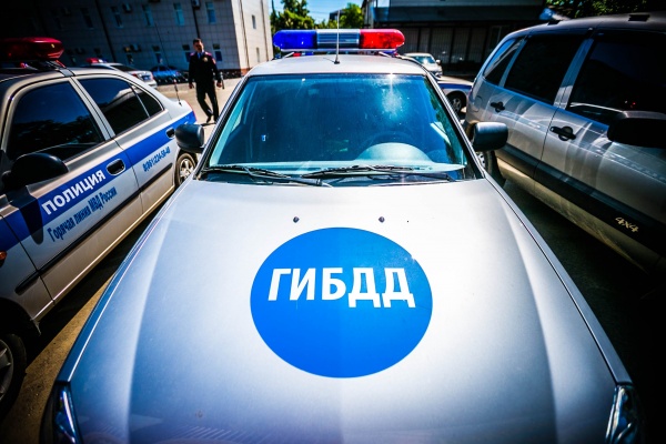 Под Петербургом задержали полицейского на угнанном Jaguar
