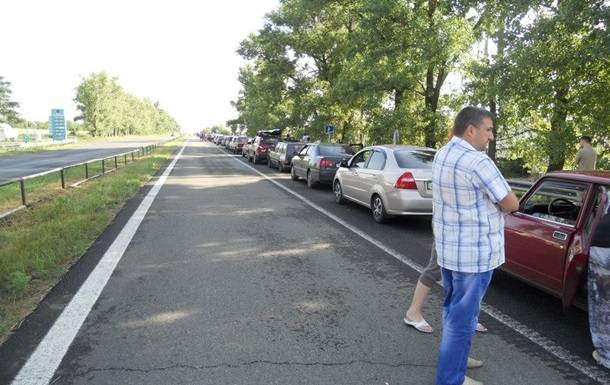 Пробки на трассе Мариуполь-Донецк длятся уже третий день