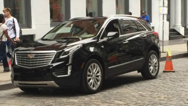 Новый кроссовер Cadillac XT5 попался в объектив папарацци