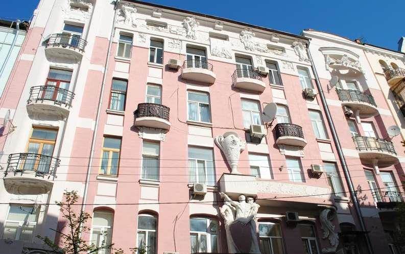 В Киеве выставлен на продажу пентхаус Саакашвили в доме прошлого века