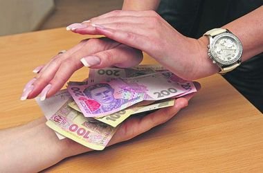 Средняя зарплата штатного работника в Украине выросла на 1,1%