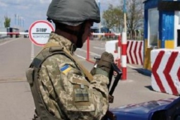 На админгранице с Крымом херсоснкие пограничники задержали брата и сестру, пытавшихся обойти КПП