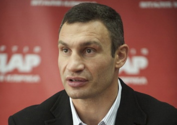 На Оболони активисты сожгли чучело Виталия Кличко