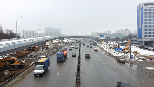 Движение в Москву по Минскому шоссе затруднено из-за провала грунта
