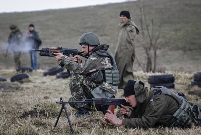 В Донбассе продолжают стрелять - штаб АТО