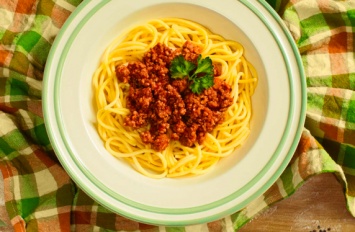 Котлетини и сосисонни: бренд соусов Dolmio запустил в России кампанию с упрощенными рецептами «итальянских блюд»