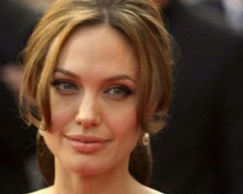 Анджелина Джоли переехала из Голливуда в Малибу