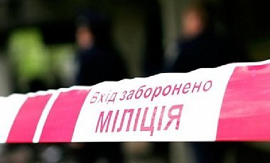 Неизвестные ночью кинули гранату во двор частного дома в Киеве