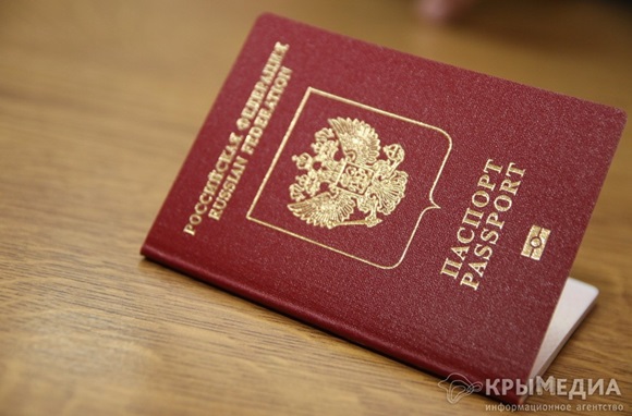 Жители Крыма смогут бесплатно поменять украинские загранпаспорта на российские
