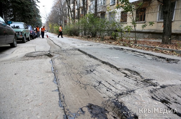 В Симферополе не могут завершить ремонт дорог из-за отсутствия денег