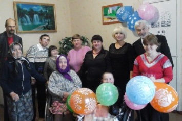 Пожилых обитателей Белицкого дома-интерната тепло поздравили библиотекари