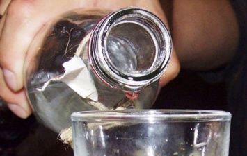 В Ровенской обл. с алкогольным отравлением госпитализировали двух 15-летних студентов