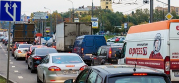 Московских водителей предупредили о многокилометровых пробках перед выходными