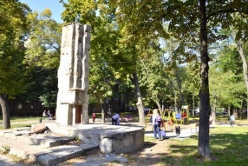Один из запущенных скверов Одессы предлагают звать «Итальянским» (ФОТО)