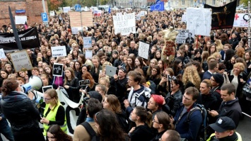 В Польше прошли многотысячные митинги против ужесточения законодательства относительно абортов