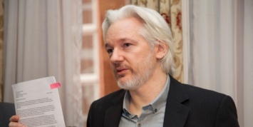 Основатель WikiLeaks планирует уничтожить предвыборную кампанию Клинтон