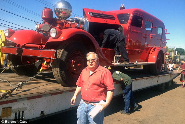 Суперкары это банально: американец собрал коллекцию из 450 пожарных машин