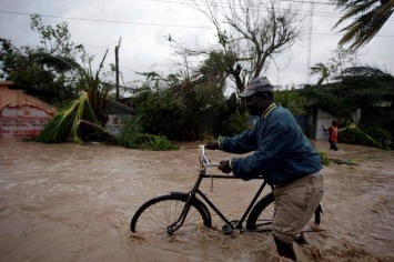 Ураган "Мэтью" обрушился на побережье Гаити