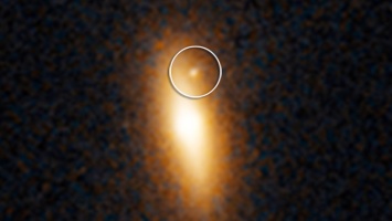 Астрономы нашли гигантскую «блуждающую» черную дыру