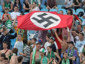 Порошенковские журналисты прозрели: по Украине шагают гитлеровцы и неонацисты