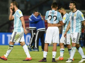 Отбор ЧМ-2018: Аргентина уступает без Месси (ВИДЕО)